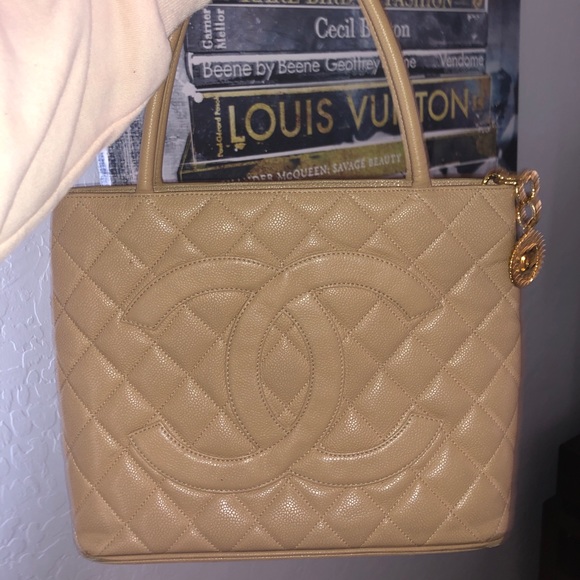 Authentic vintage Chanel purse - Picture 1 of 5
